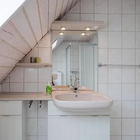 Ferienwohnng In Borgsum-oben Links Apartmán *